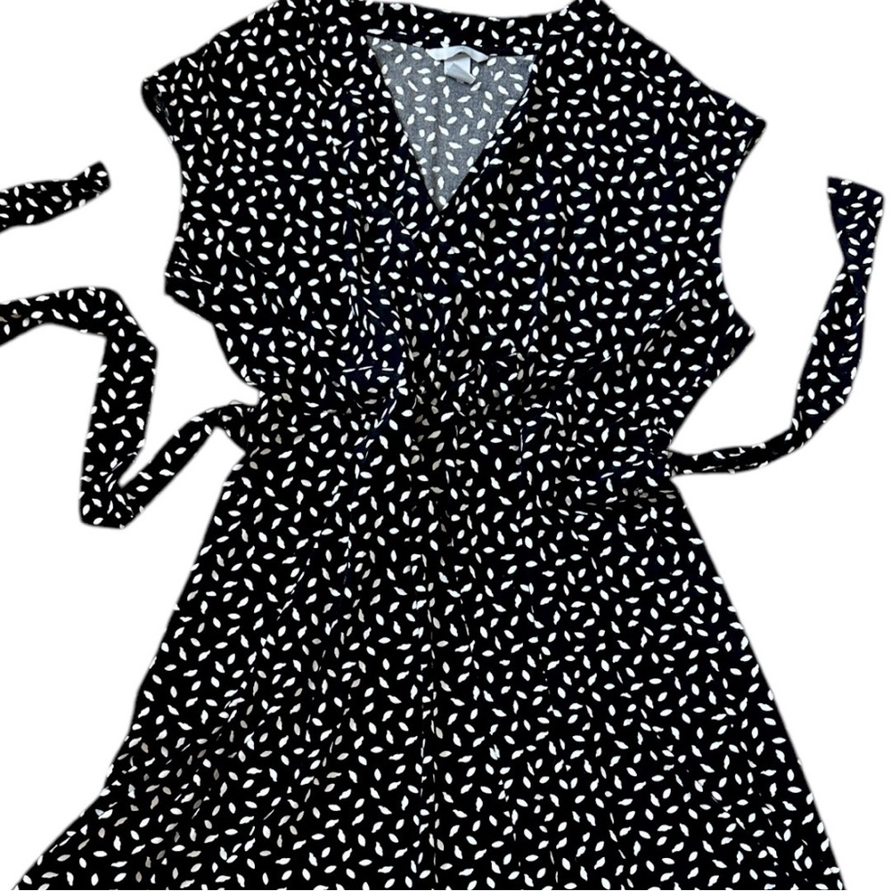 H&M Women’s Black and White Patterned Dress With Tie Waist Belt Stretchy Elegant - Picture 3 of 15